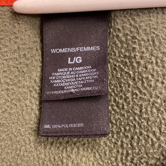 The North Face women’s 1/4 zip pullover. Size L army green. - Picture 4 of 5